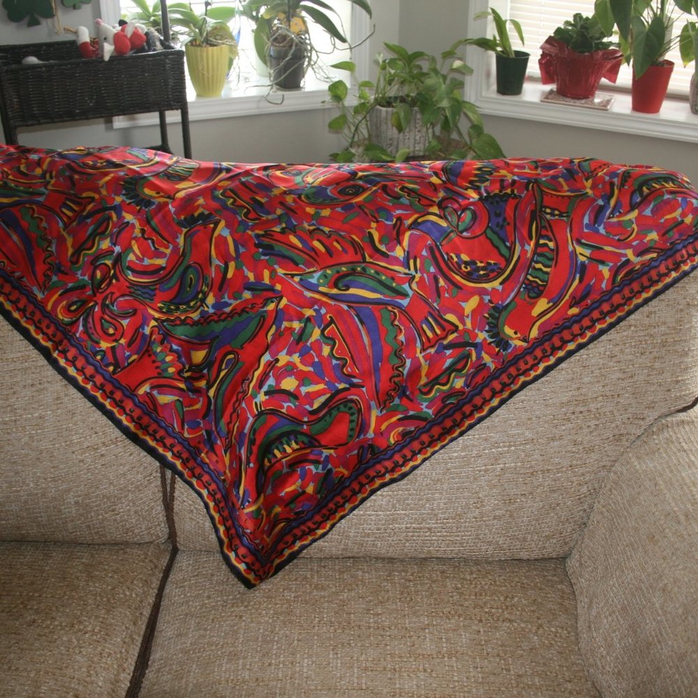 100% SILK SCARF PERRY ELLIS.